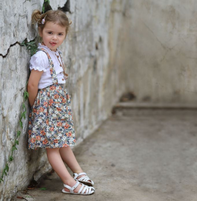 Toddler girl wearing Bibi white sandals